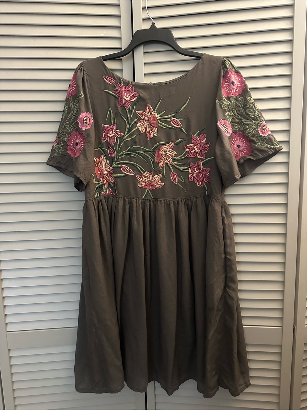 Varun Bahl Embroidered Floral Short Sleeve Dress - Green with Pink Flowers